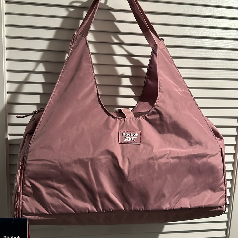 NWT Reebok Ladies Lilith Weekender/Gym/Travel Shoulder Bag W Shoes compartment.